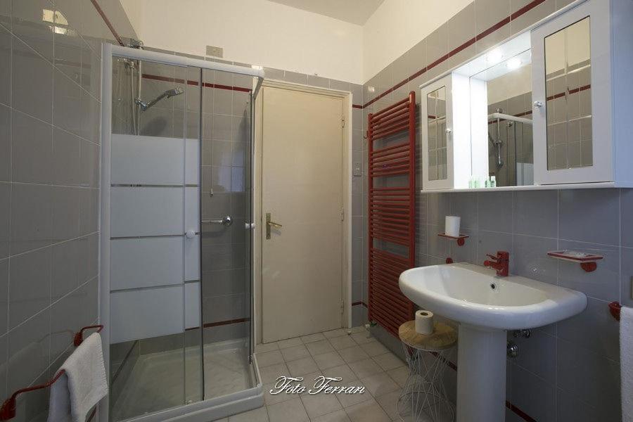 Casa Vacanze Gli Ulivi Del Lago Villa Sale Marasino Luaran gambar